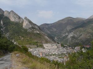 Xtrallusion photo library of independent, self-guided walking and sightseeing holidays in Italy. Pictures, images, photos and photographs taken along the way of this 1-day walking itinerary, to give you a visual impression of the day's walk.